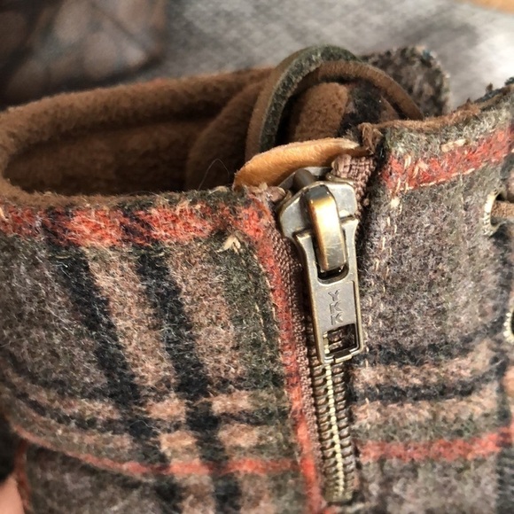 Sperry Saltwater Plaid Duck Boot.  Size 8 - Picture 9 of 10